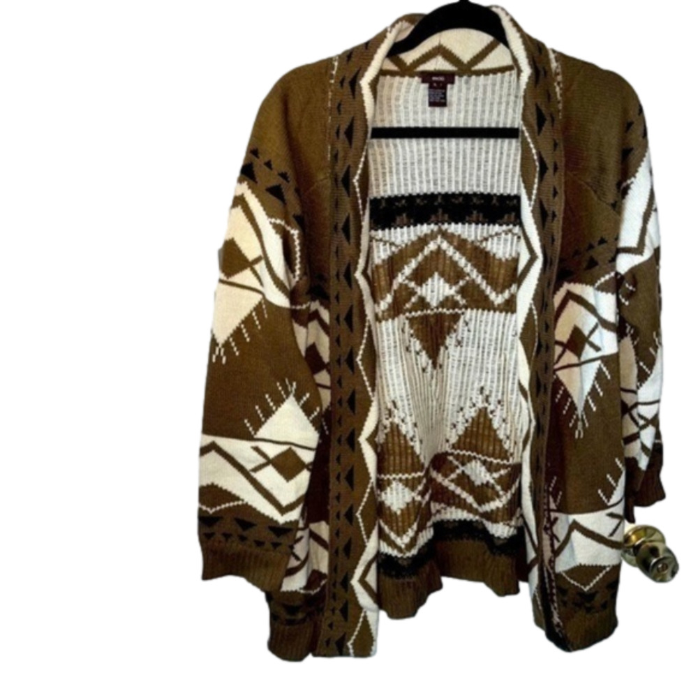 ESCIO OPEN FRONT CARDIGAN IN BLACK, BROWN, IVORY WITH GEOMETRIC PRINT